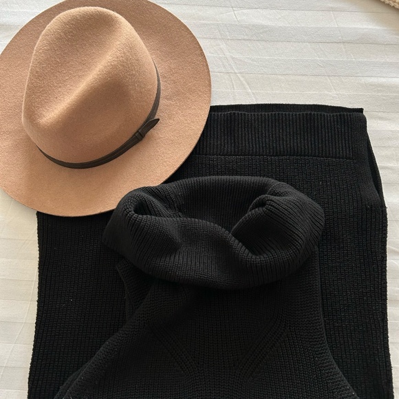 Banana Republic Sleeveless knit turtleneck - size small - Picture 2 of 5